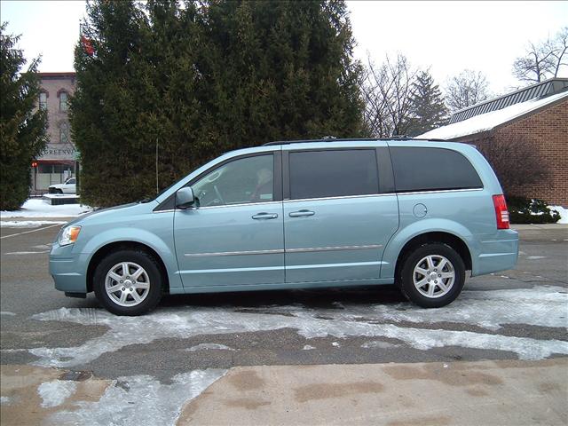 Chrysler Town and Country 3.5 MiniVan