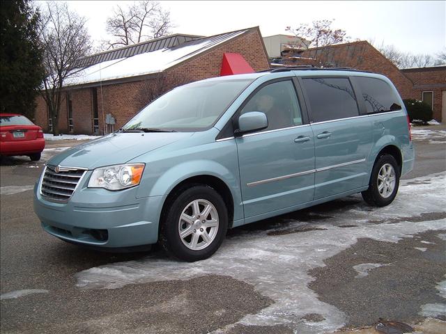 Chrysler Town and Country 2009 photo 1