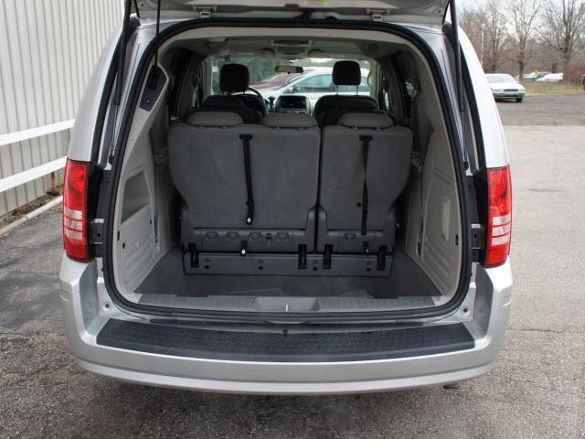Chrysler Town and Country 2009 photo 5