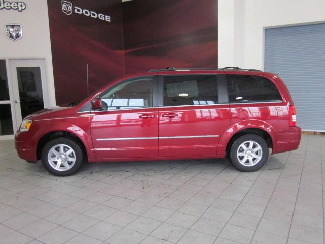 Chrysler Town and Country 2009 photo 1