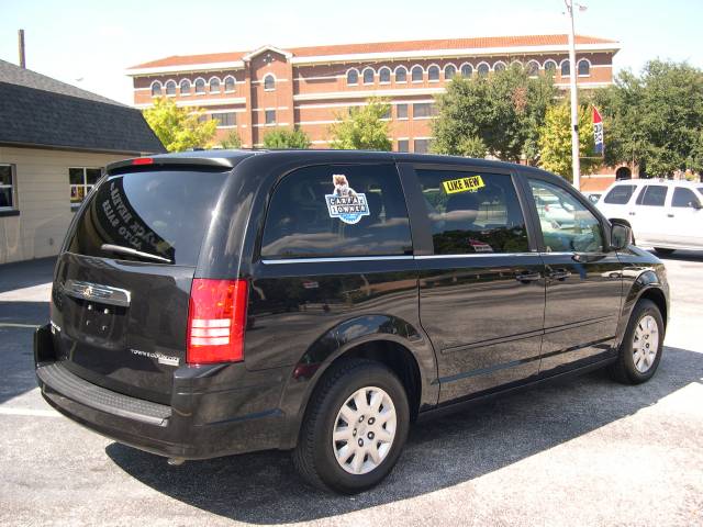 Chrysler Town and Country 2009 photo 1