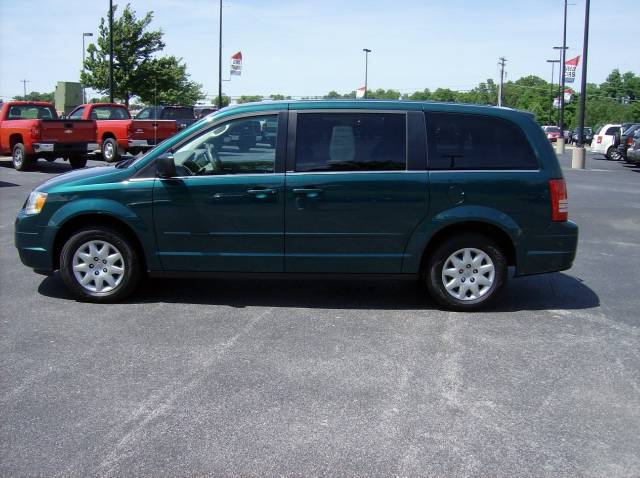 Chrysler Town and Country 2009 photo 1