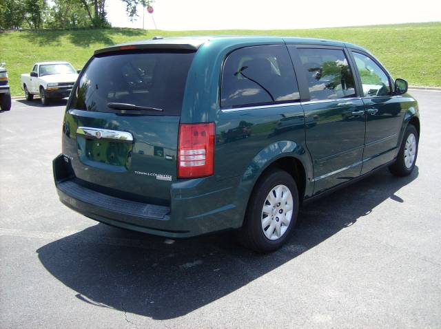 Chrysler Town and Country 2009 photo 3