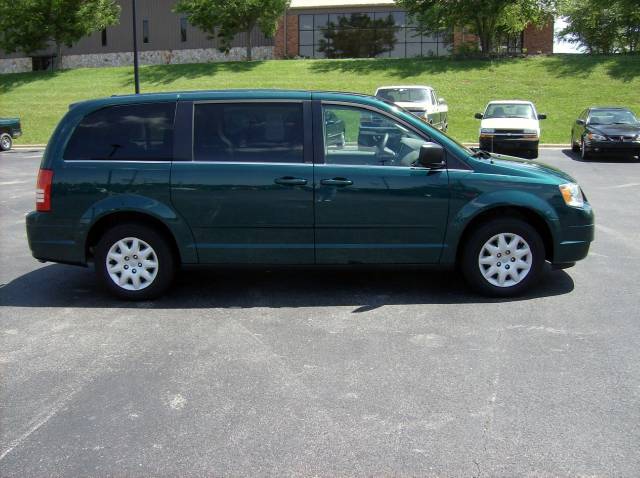 Chrysler Town and Country 2009 photo 4