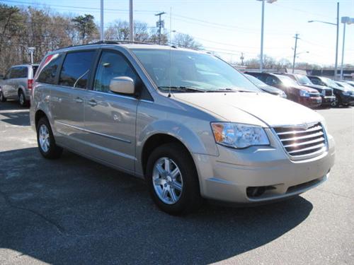 Chrysler Town and Country 2009 photo 3