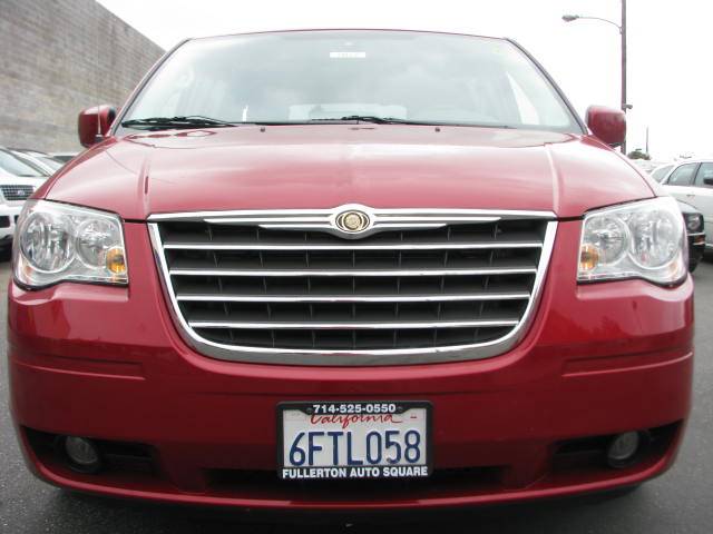 Chrysler Town and Country 2009 photo 1