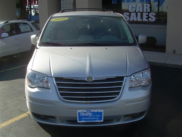 Chrysler Town and Country 2009 photo 1