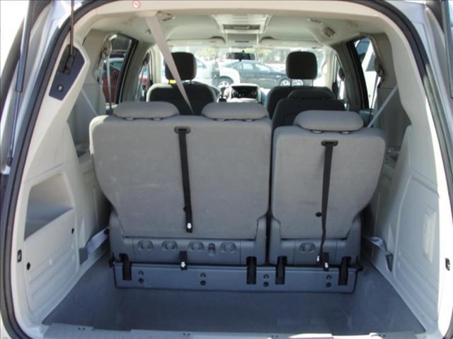 Chrysler Town and Country 2009 photo 5