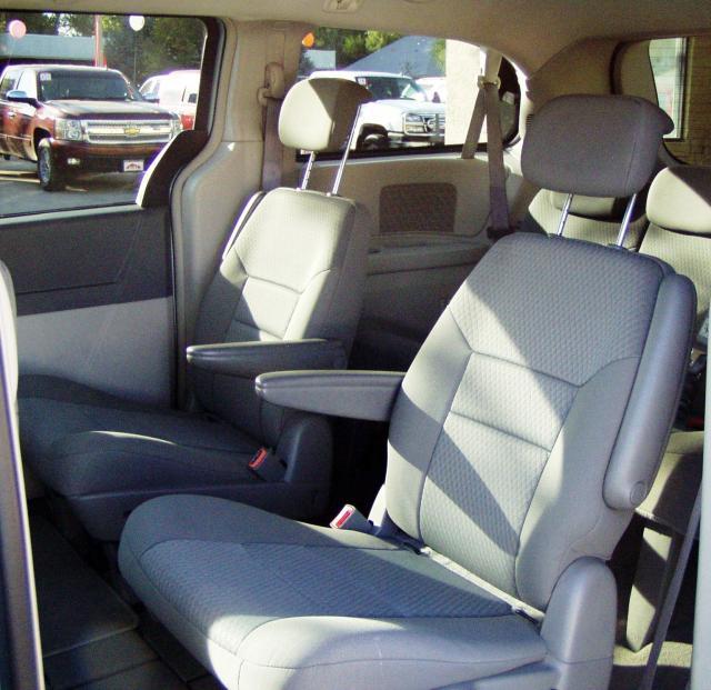 Chrysler Town and Country 2009 photo 4