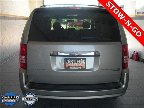 Chrysler Town and Country 2009 photo 1