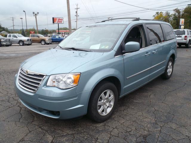 Chrysler Town and Country 3.5 MiniVan