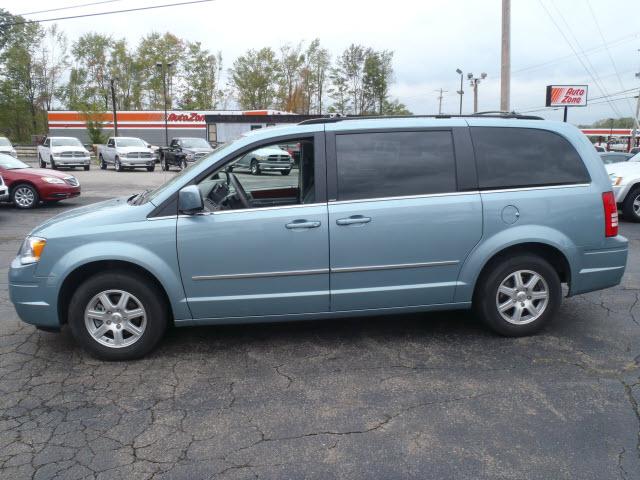Chrysler Town and Country 2009 photo 1