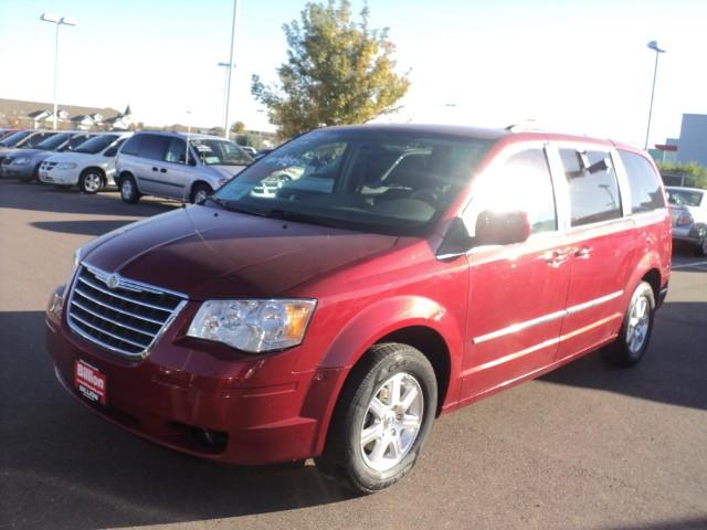 Chrysler Town and Country 2009 photo 1
