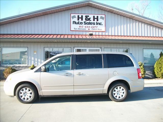 Chrysler Town and Country 2009 photo 1