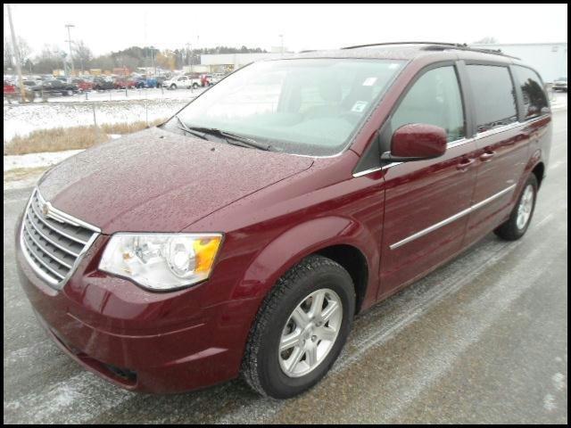 Chrysler Town and Country 2009 photo 2