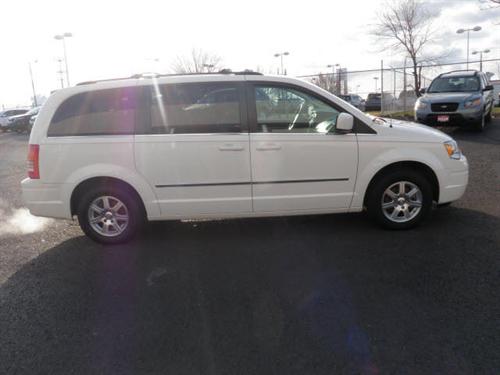 Chrysler Town and Country 2009 photo 1