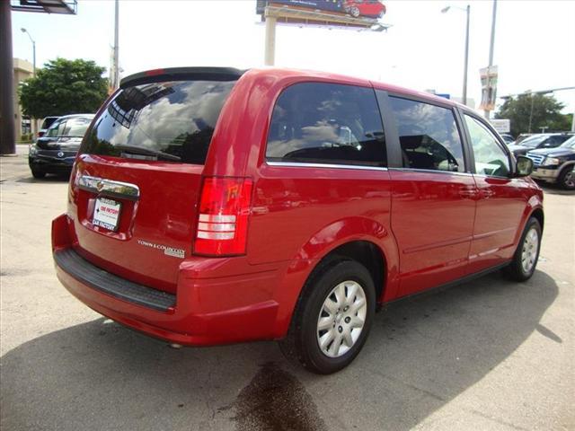 Chrysler Town and Country 2009 photo 1