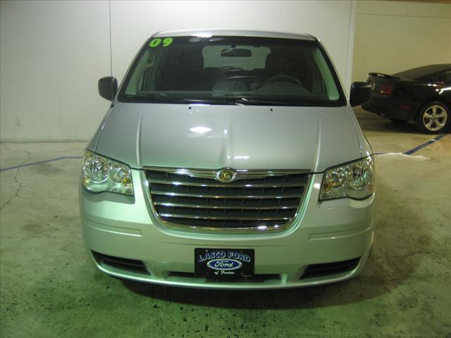 Chrysler Town and Country 2009 photo 1