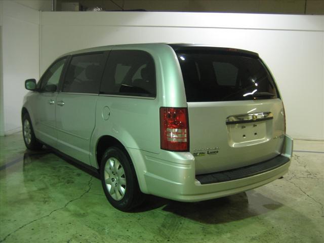 Chrysler Town and Country 2009 photo 3