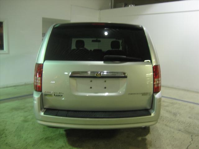 Chrysler Town and Country 2009 photo 4