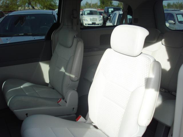 Chrysler Town and Country 2009 photo 1