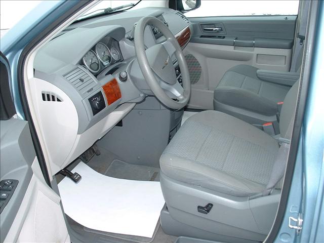 Chrysler Town and Country 2009 photo 3