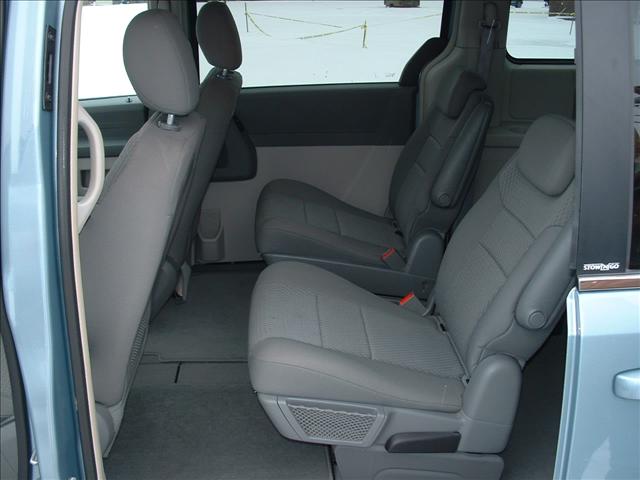 Chrysler Town and Country 2009 photo 4