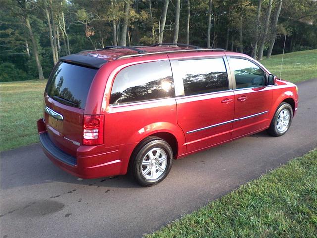 Chrysler Town and Country 2009 photo 1