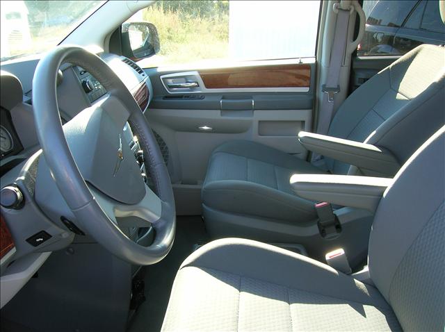 Chrysler Town and Country 2009 photo 1