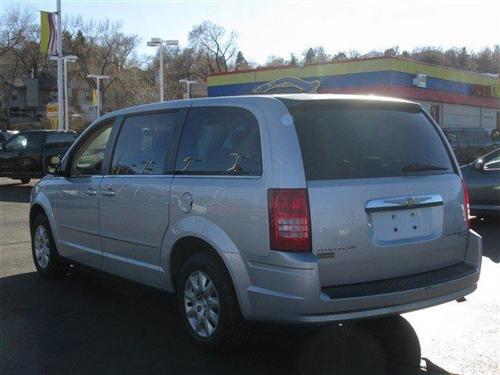 Chrysler Town and Country 2009 photo 4