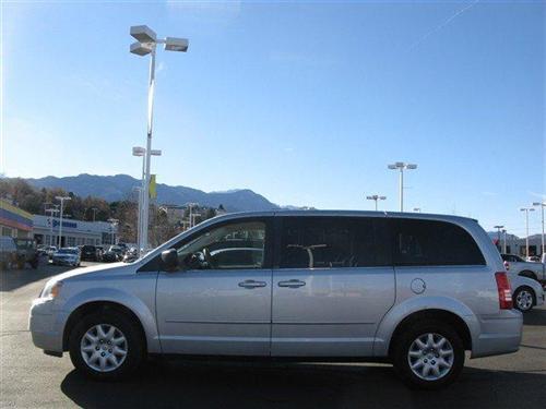 Chrysler Town and Country 2009 photo 5
