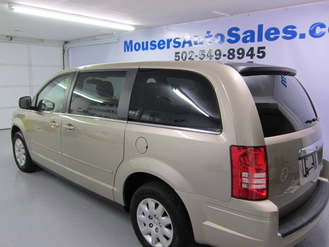 Chrysler Town and Country 2009 photo 1