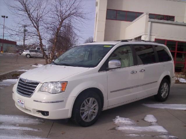 Chrysler Town and Country 2009 photo 1