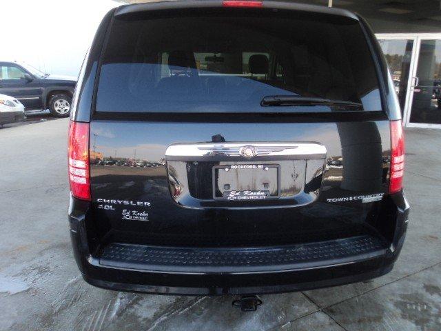 Chrysler Town and Country 2009 photo 4