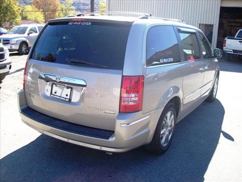 Chrysler Town and Country 2009 photo 1
