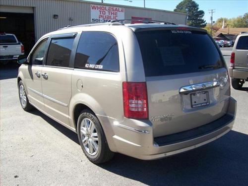 Chrysler Town and Country 2009 photo 2