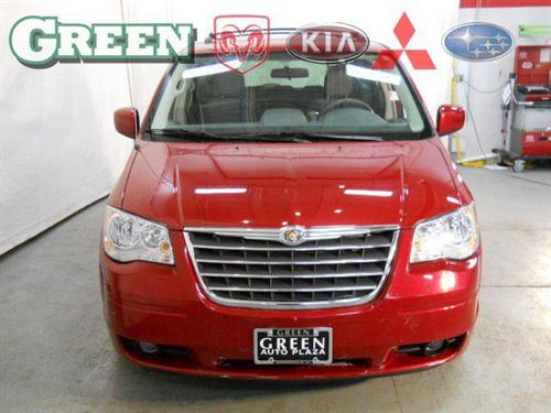 Chrysler Town and Country 2009 photo 3