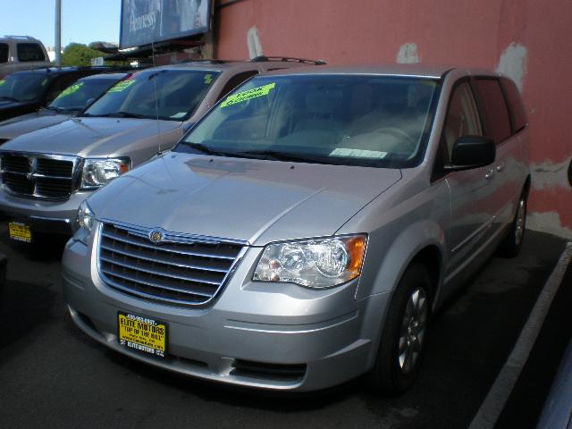 Chrysler Town and Country 2009 photo 1