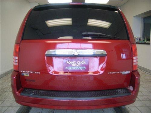 Chrysler Town and Country 2009 photo 3