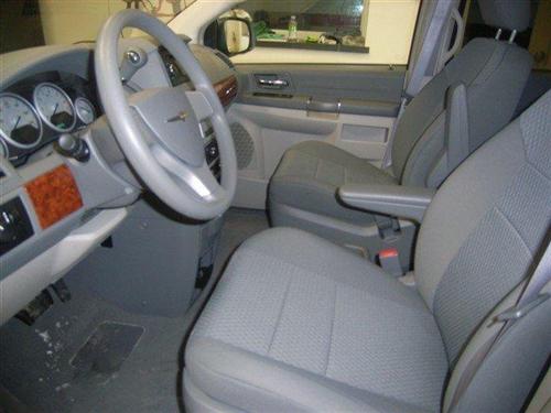 Chrysler Town and Country 2009 photo 5