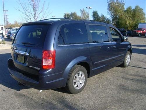 Chrysler Town and Country 2009 photo 3