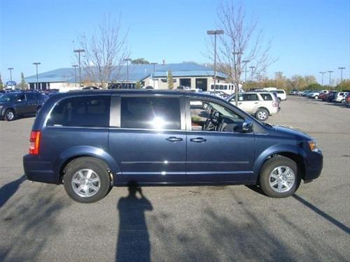 Chrysler Town and Country 2009 photo 4