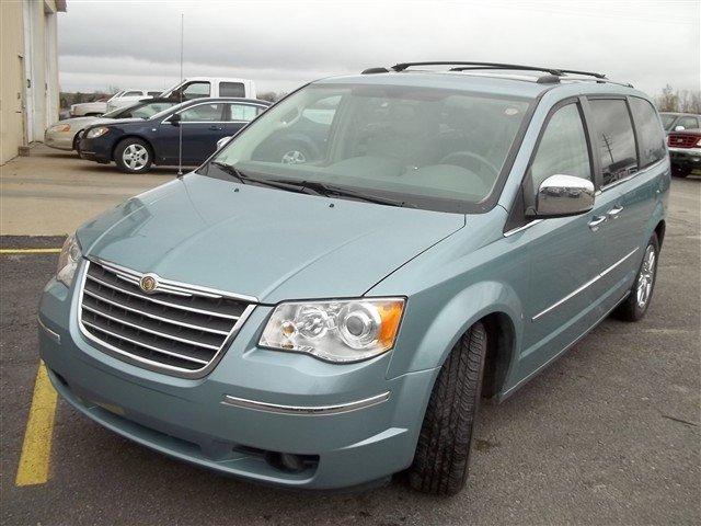 Chrysler Town and Country 2009 photo 1