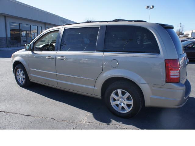 Chrysler Town and Country 2009 photo 4