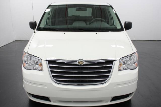 Chrysler Town and Country 2009 photo 1