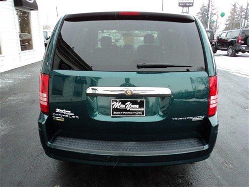Chrysler Town and Country 2009 photo 2