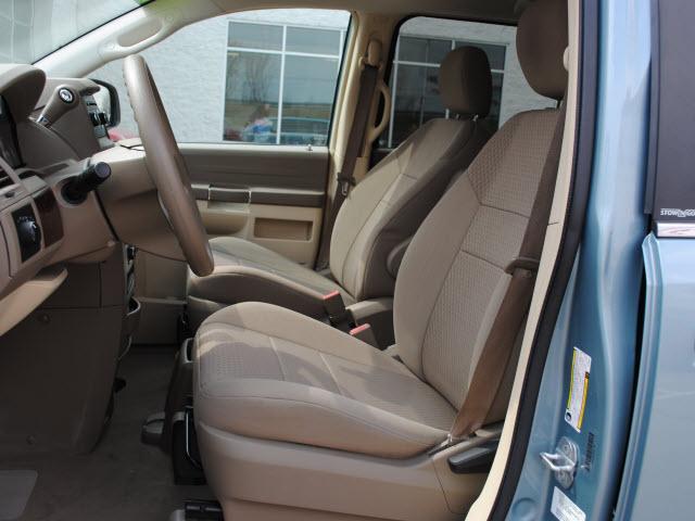 Chrysler Town and Country 2010 photo 1