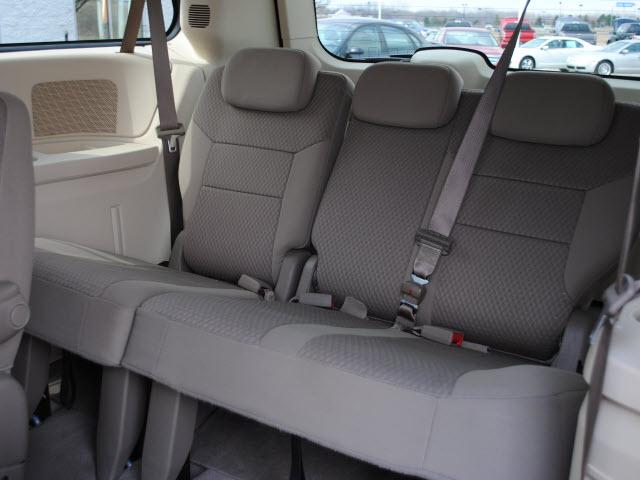 Chrysler Town and Country 2010 photo 3