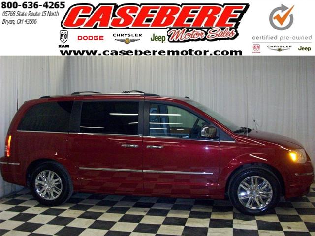 Chrysler Town and Country SLT 25 MiniVan