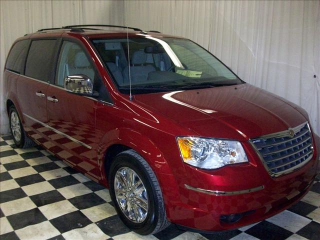 Chrysler Town and Country 2010 photo 1